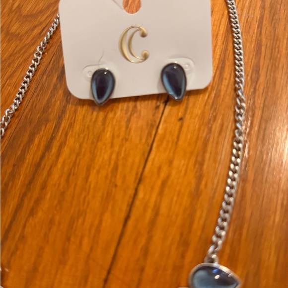 Elegant Silver and Blue Teardrop Necklace - Picture 3 of 5